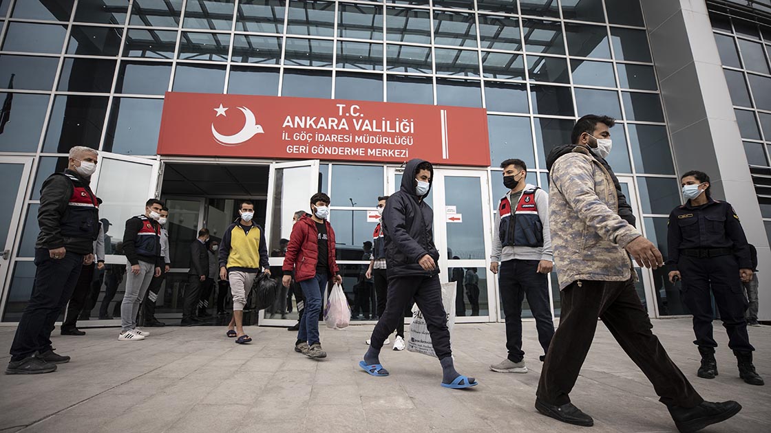 30 bin 527 düzensiz göçmen sınır dışı edildi