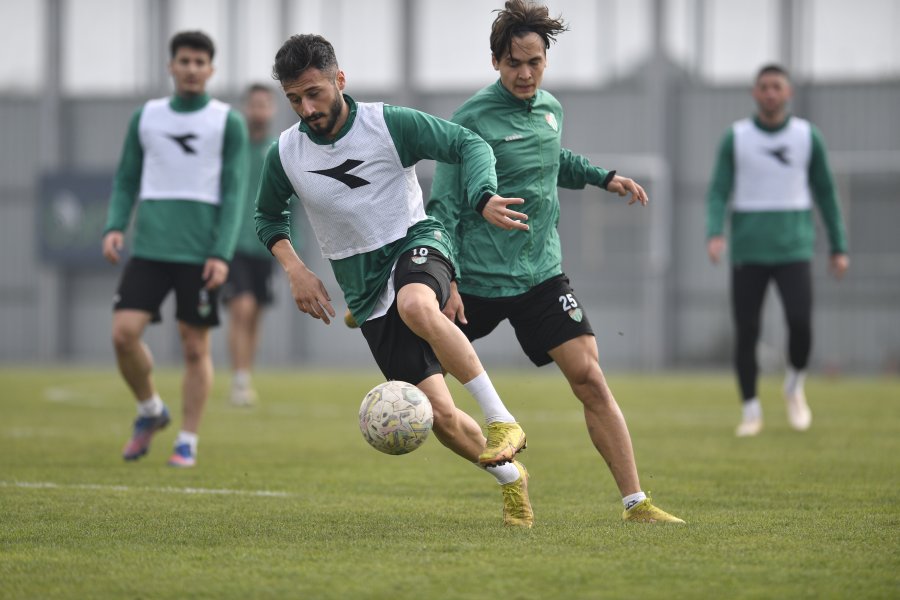Bursaspor yüksek tempoda hazırlanıyor