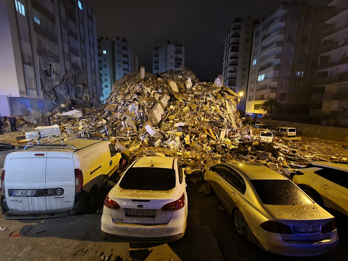 Deprem nedeniyle 7 gün milli yas ilan edildi