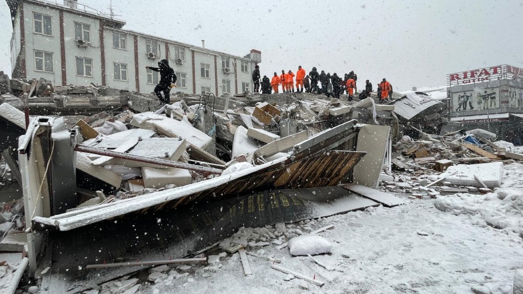 Deprem bölgesinde üniversiteler hakkında karar! Deprem bölgesinde üniversiteler hakkında karar!