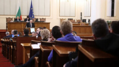 Bulgaristan’da parlamento feshedildi