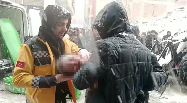 Kahreden haber: Enkaz altında kalan 3 yaşındaki çocuk hayatını kaybetti Kahreden haber: Enkaz altında kalan 3 yaşındaki çocuk hayatını kaybetti