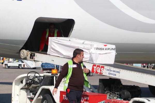 Hataysporlu Atsu’nun cenazesi İstanbul’a gönderildi
