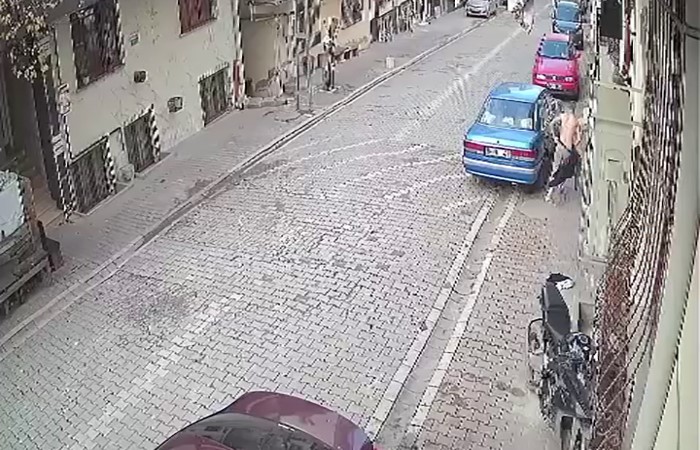 Engelli gencin evine gitti, yakalanınca yarı çıplak halde kaçtı
