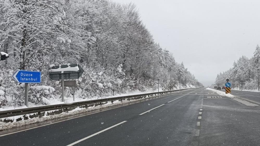 Bolu Dağı’nda kar yağışı etkili oluyor