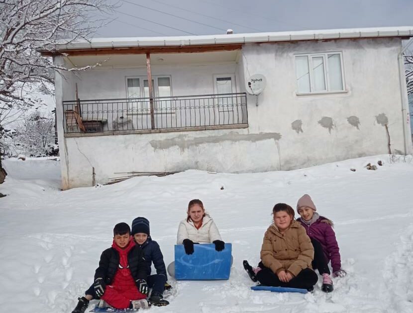 Bursa’da çocukların kayak keyfi