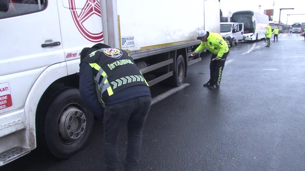 Ekiplerden kış lastiği denetimi