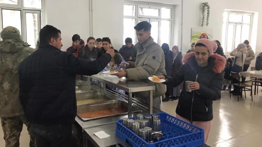 Mehmetçik vatandaşın yanında Mehmetçik vatandaşın yanında