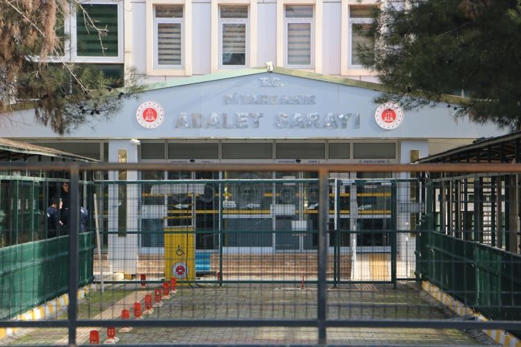 Diyarbakır’da depreme ilişkin 15 kişi tutuklandı Diyarbakır’da depreme ilişkin 15 kişi tutuklandı