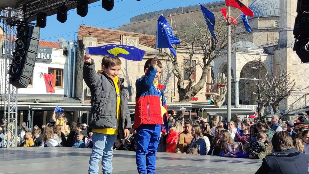 Kosova 15’inci Bağımsızlık Günü’nü kutluyor