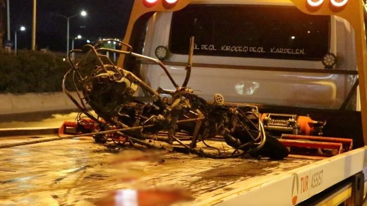 Hafif ticari araç ile motosiklet çarpıştı: 1 ölü
