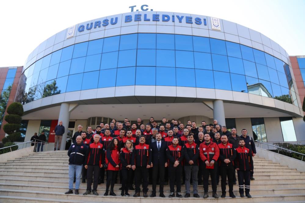 Afete koşan Gürsu ekibi alkışlarla karşılandı