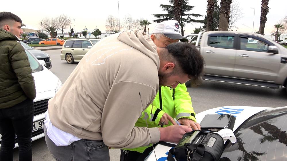 Genç sürücüden yediği cezaya ilginç tepki