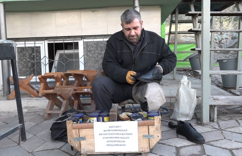 Ayakkabı boyacısından anlamlı bağış