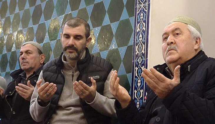 Muradiye Camii’nde depremzedeler için mevlit okundu