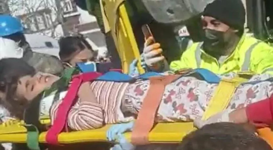 JÖH timleri 177 saat sonra enkazdan 7 yaşındaki Hivay’ı sağ olarak çıkardı