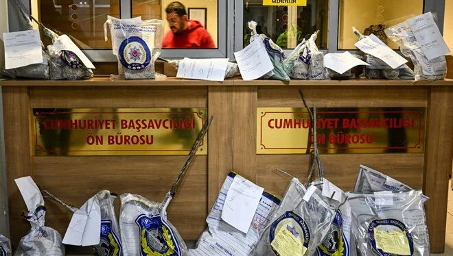 Depremde yıkılan binalarla ilgili soruşturma: 83 tutuklama