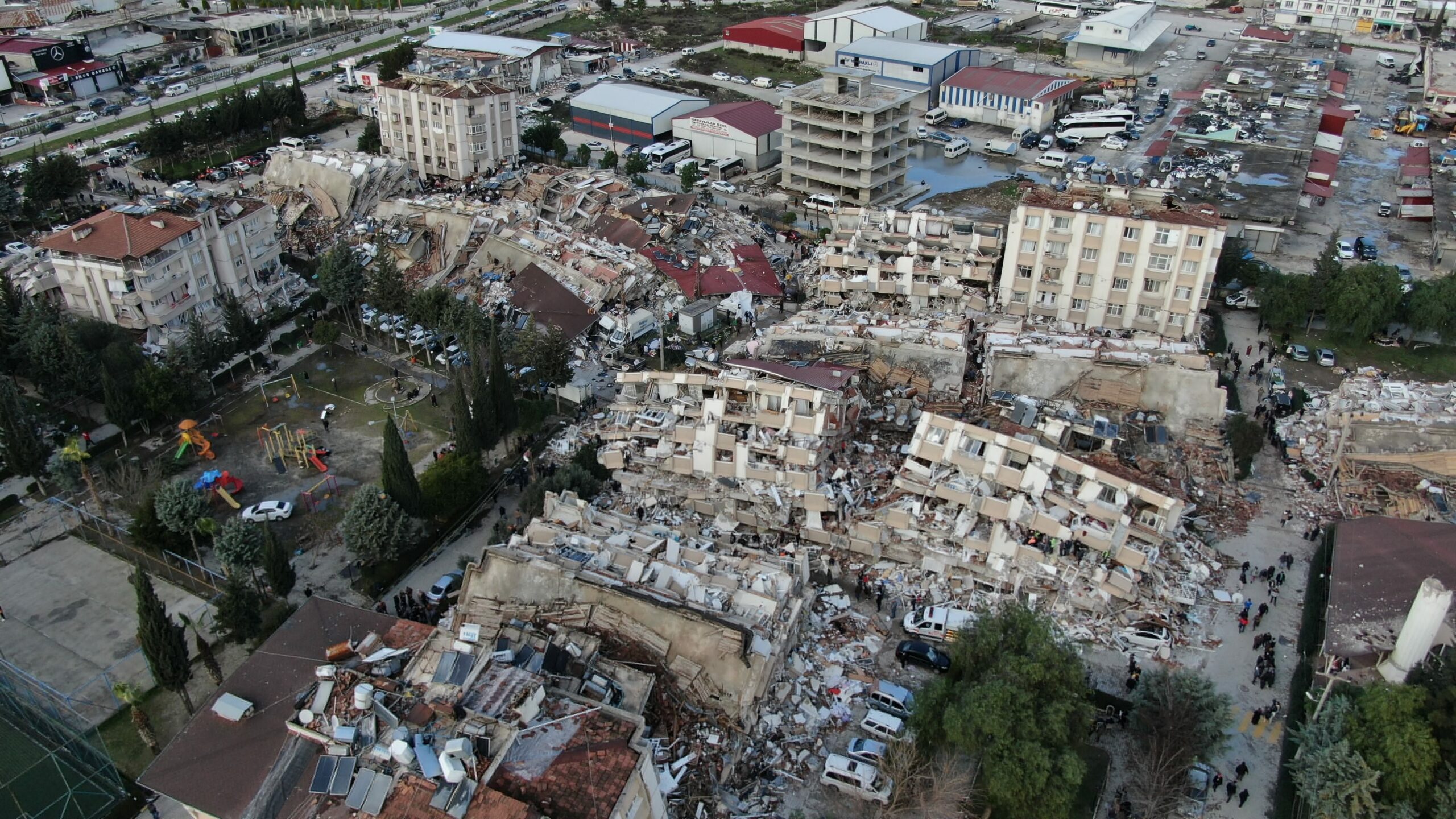 Depremlerde can kaybı 5 bin 894’e yükseldi