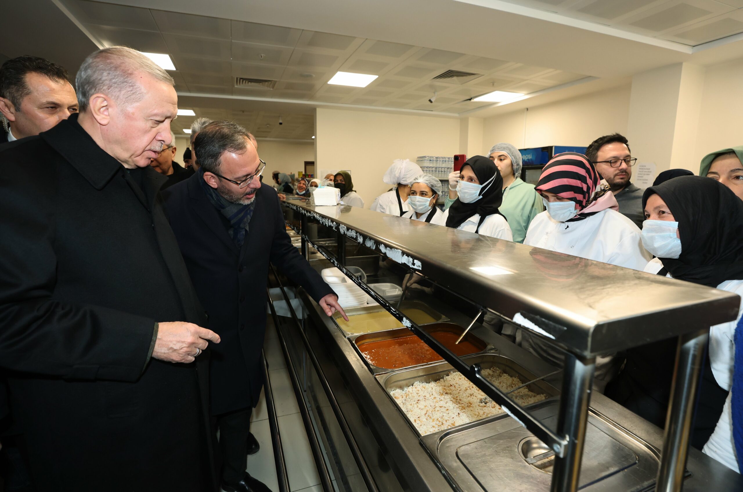 Cumhurbaşkanı Erdoğan, Osmaniye’de çadır kenti ziyaret etti