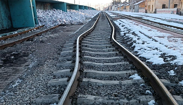 Gölbaşı’nda deprem tren raylarını büktü