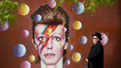 David Bowie’nin 80 bin parçalık arşivi müzede sergilenecek