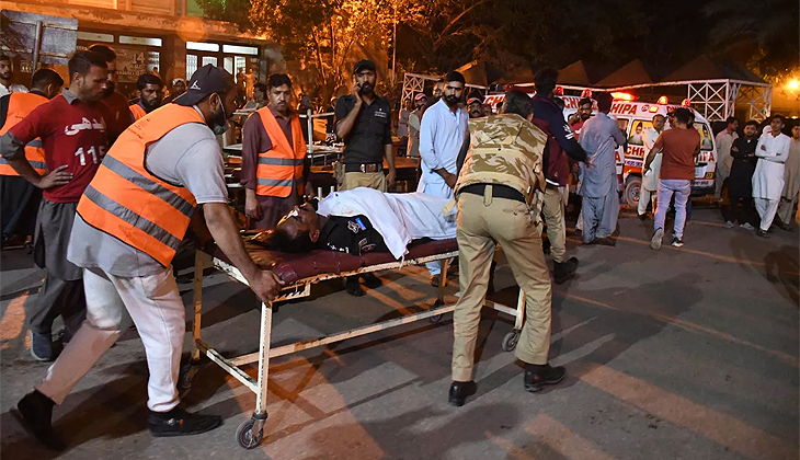 Pakistan’da Emniyet Müdürlüğü’ne düzenlenen saldırıda 4 kişi öldü