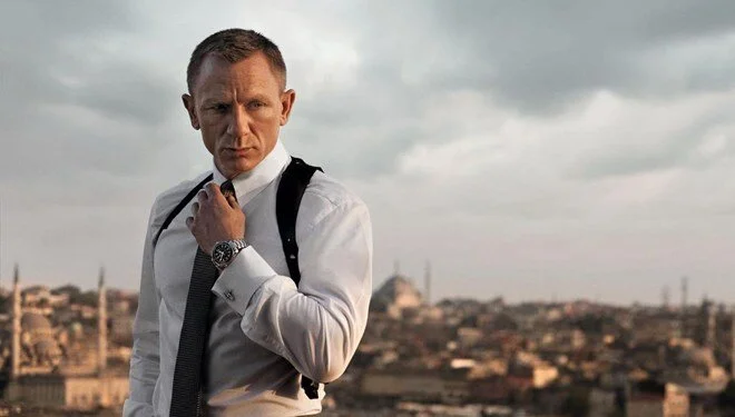 Daniel Craig depremzedeler için 100 milyon sterlin topladı