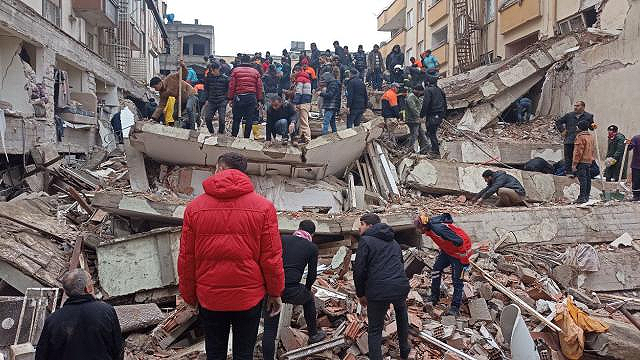 Rusya’dan arama kurtarma ekipleri Türkiye’ye hareket etti