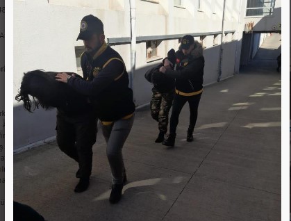 Depremzedelerin malzemesini çalan 10 hırsız tutuklandı