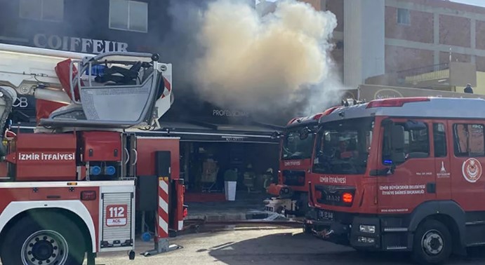Kozmetik mağazasının deposunda yangın