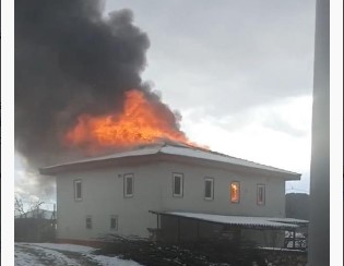 Bursa’da iki katlı ev, alev alev yandı