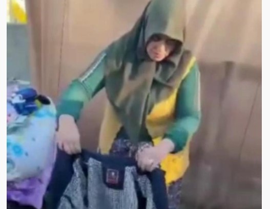 Yardım için gönderilen montun her bir cebinden çıkanlar depremzede kadını böyle duygulandırdı