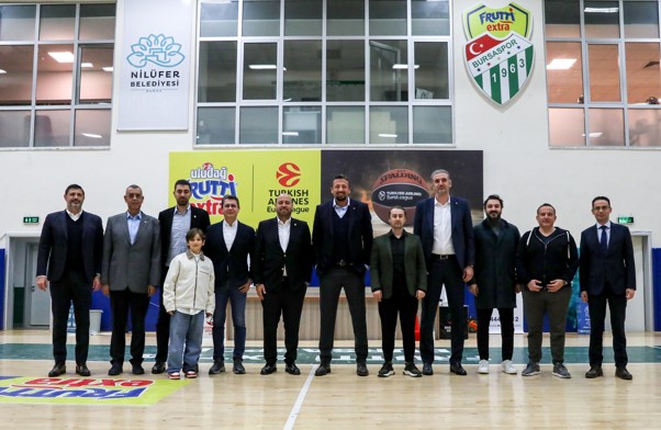 Hidayet Türkoğlu, Frutti Extra Bursaspor’u ziyaret etti Hidayet Türkoğlu, Frutti Extra Bursaspor’u ziyaret etti