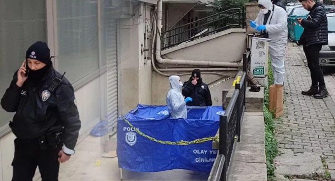 Bebeğini 4’üncü katın penceresinden attı