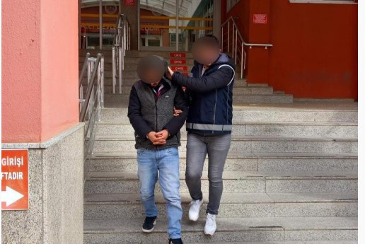 TEM’de durdurulan bir araçtan 4 kaçak göçmen çıktı