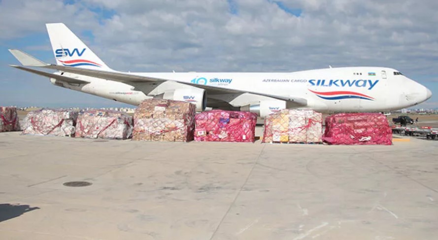 105 ton yardım malzemesi taşıyan Azerbaycan uçağı, Adana’ya iniş yaptı