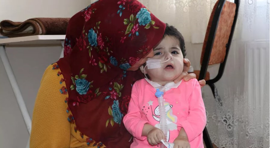 2 kez Covid-19’u atlatan SMA hastası Fatma Betül ailesiyle birlikte depremi yaşadı