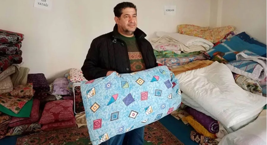 Kızılay’ın verdiği yastıktan altın kutusu çıktı!