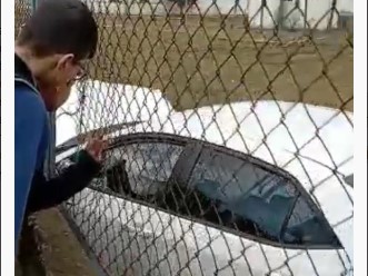 Babasının arabasını kaçıran çocuk duvara tosladı: 1 yaralı