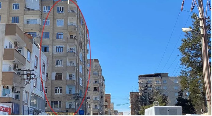 9 katlı binanın olduğu cadde kapatıldı