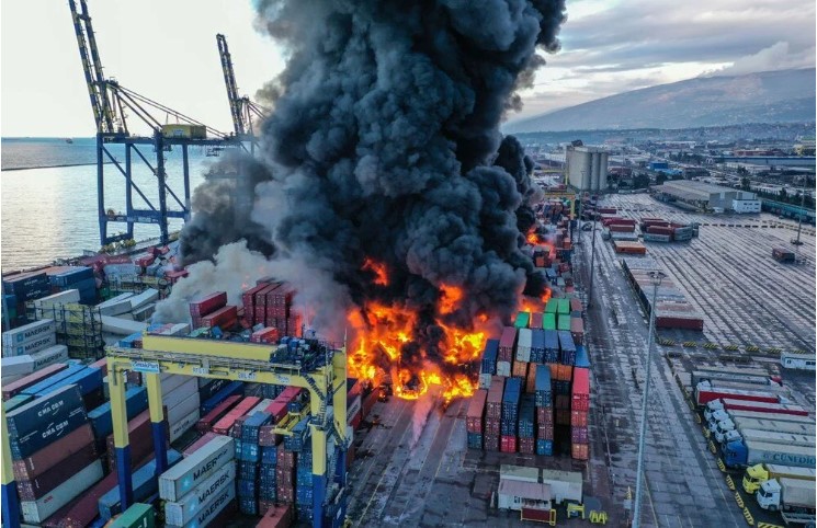 İskenderun Limanı’nda çıkan yangın sürüyor
