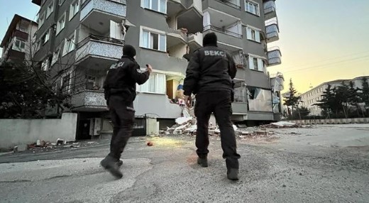 Depremzedelerin eşyalarını çalan 93 hırsız tutuklandı