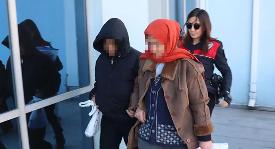 Deprem yardımlarını çalan 4 belediye personeli adliyede