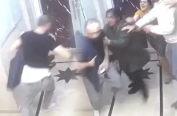 İnternetten tanışıp evine gitti, yakalanınca yarı çıplak kaçtı