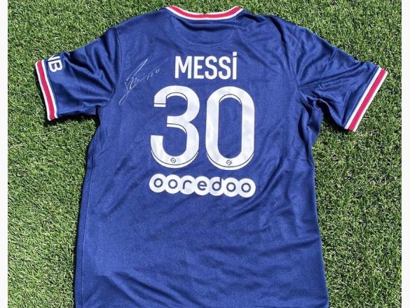Messi’nin formasından elde edilen gelir depremzedelere bağışlanacak Messi’nin formasından elde edilen gelir depremzedelere bağışlanacak