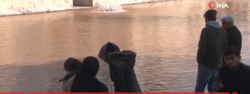 Deprem sonrası Balıklıgöl çamura büründü!