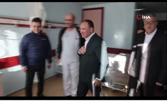 Adalet Bakanı Bozdağ, 6 yaşındaki depremzede Beşir’i ziyaret etti Adalet Bakanı Bozdağ, 6 yaşındaki depremzede Beşir’i ziyaret etti