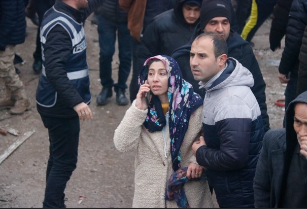 Diyarbakır’da enkaz altında kalanlar kurtarılıyor… “Ses geliyor mu”