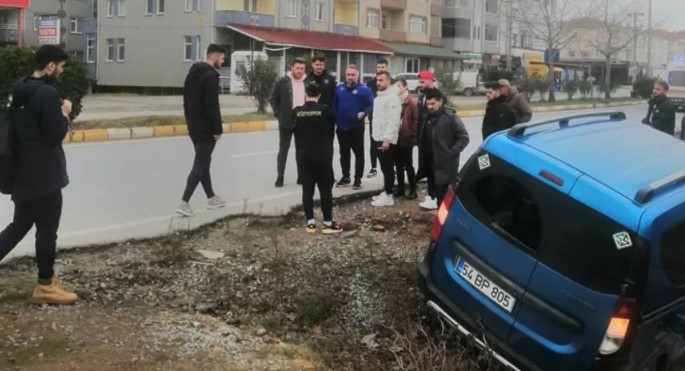 Amatör futbolcuların bulunduğu araç kaza yaptı: 6 yaralı