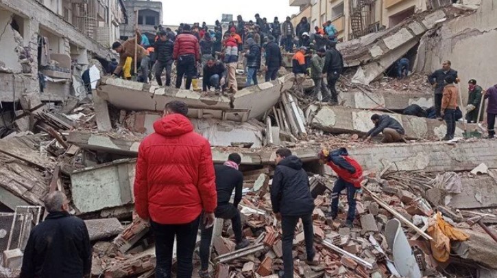 Deprem bölgesindeki vatandaşlara ücretsiz konuşma ve internet